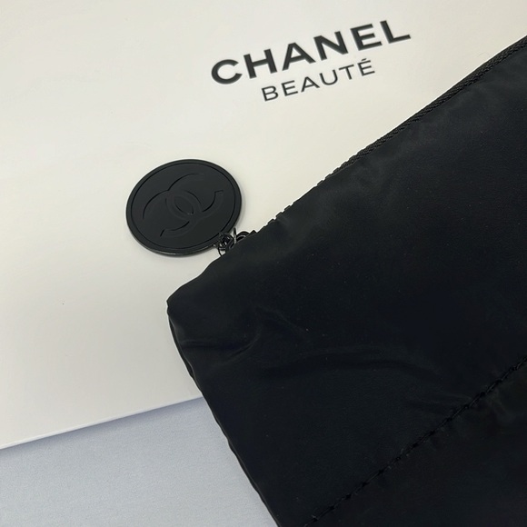 Chanel cosmetic pouch  NWOT - Picture 2 of 4